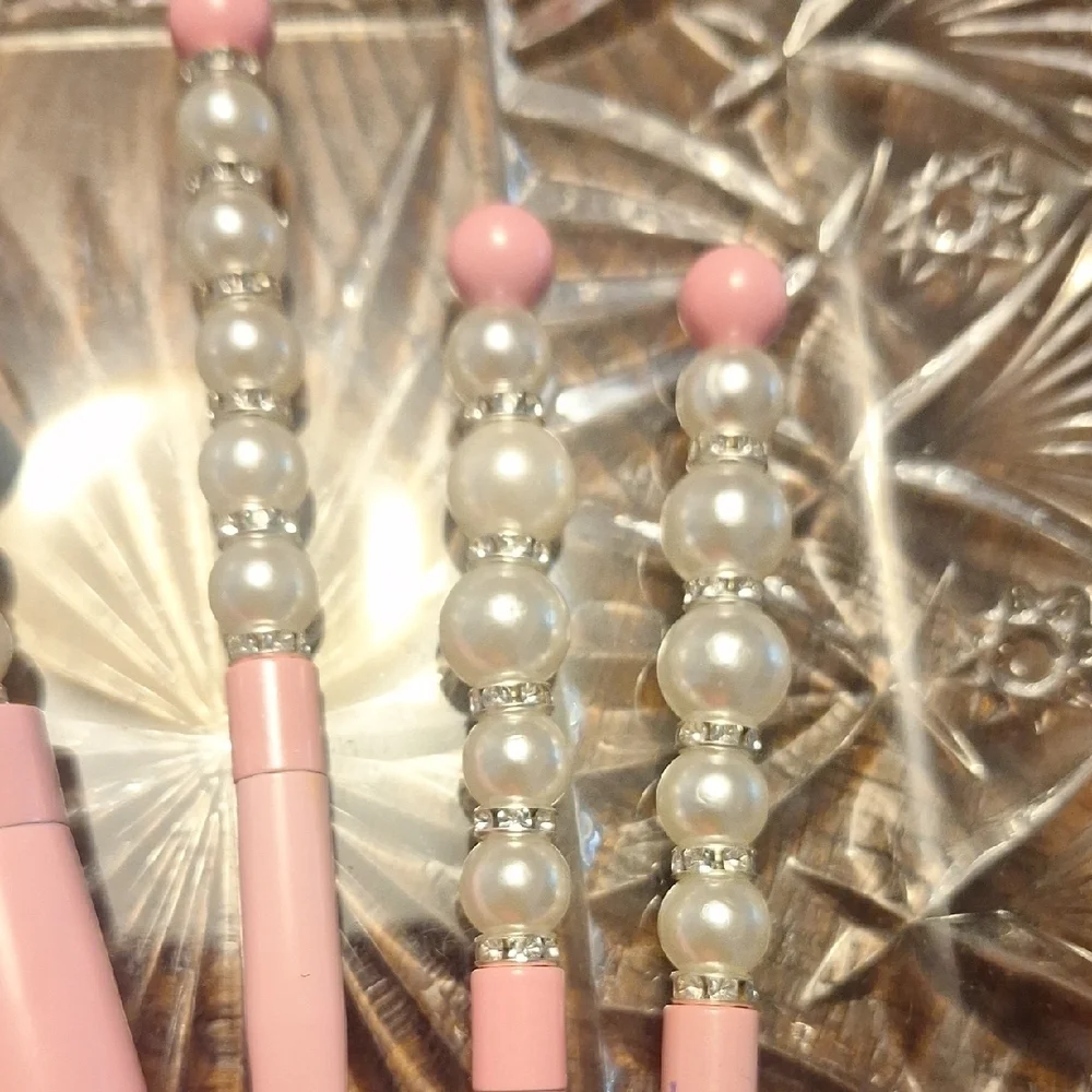Elegant Pink and Pearl Makeup Brush Set